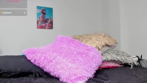 ebony_cute9 online show from 04-24-26, 07:05