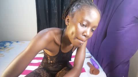 Snapshot of ebony_desire1 chatting on 05-19-26, 04:52 Desire online show from 05-19-26, 04:52