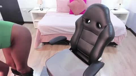 Snapshot of ebony_fantasy2 chatting on 09-18-25, 12:18 ebony_fantasy2 online show from 09-18-25, 12:18