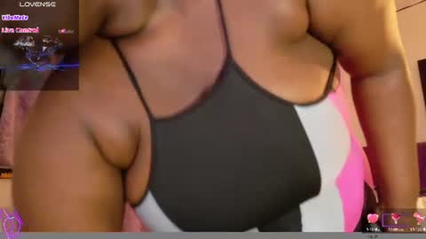 Snapshot of ebony_neighbormoans chatting on 06-11-26, 03:04 LINA online show from 06-11-26, 03:04
