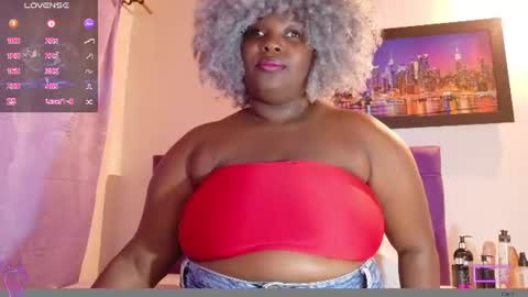 Snapshot of ebony_neighbormoans chatting on 06-19-26, 03:00 LINA online show from 06-19-26, 03:00