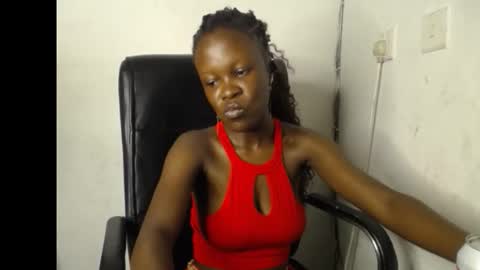 Snapshot of ebony_petitegirl chatting on 05-13-26, 10:27 Lilly online show from 05-13-26, 10:27