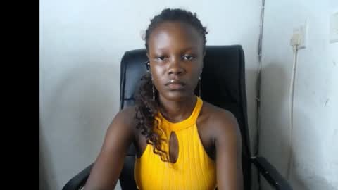 Snapshot of ebony_petitegirl chatting on 05-18-26, 08:14 Lilly online show from 05-18-26, 08:14