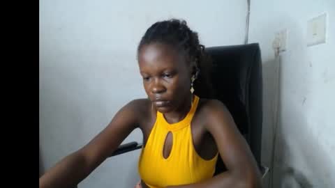 Snapshot of ebony_petitegirl chatting on 05-19-26, 02:29 Lilly online show from 05-19-26, 02:29