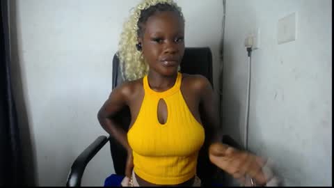 Snapshot of ebony_petitegirl chatting on 06-01-26, 08:32 Lilly online show from 06-01-26, 08:32