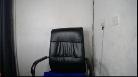 Snapshot of ebony_petitegirl chatting on 06-08-26, 08:20 Lilly online show from 06-08-26, 08:20