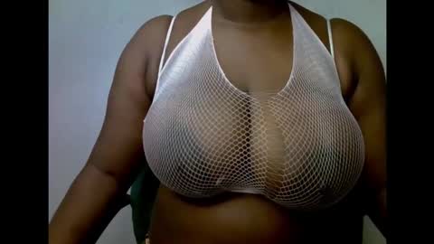 Snapshot of ebony_plumx12 chatting on 09-18-25, 01:02 Prisy online show from 09-18-25, 01:02