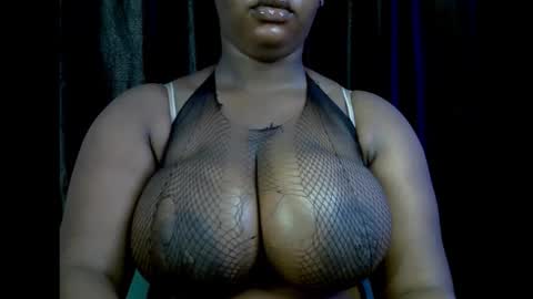 Snapshot of ebony_plumx12 chatting on 10-07-25, 07:38 Prisy online show from 10-07-25, 07:38