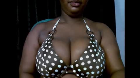 Snapshot of ebony_plumx12 chatting on 10-18-25, 05:35 Prisy online show from 10-18-25, 05:35