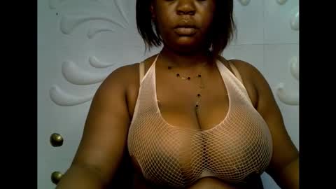 Snapshot of ebony_plumx12 chatting on 11-20-25, 07:19 Prisy online show from 11-20-25, 07:19