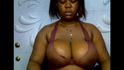 Snapshot of ebony_plumx12 chatting on 11-23-25, 08:19 Prisy online show from 11-23-25, 08:19