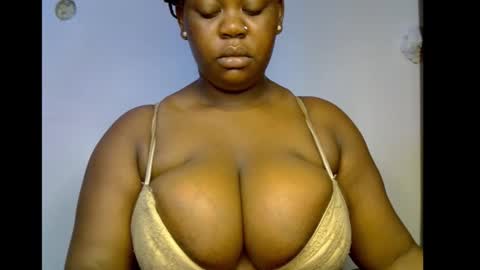 Snapshot of ebony_plumx12 chatting on 12-16-25, 06:40 Prisy online show from 12-16-25, 06:40