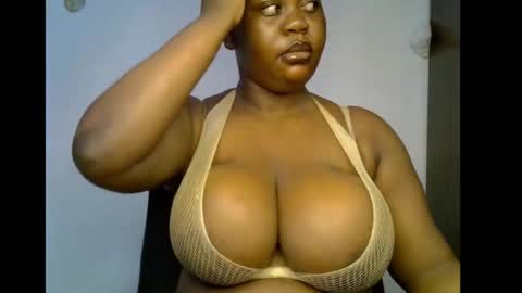 Snapshot of ebony_plumx12 chatting on 12-17-25, 07:47 Prisy online show from 12-17-25, 07:47