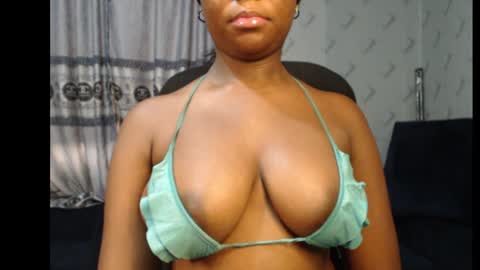 Snapshot of ebony_sexy_queen chatting on 01-07-25, 06:59 Racheal online show from 01-07-25, 06:59