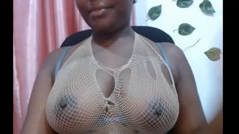 Snapshot of ebony_sexy_queen chatting on 09-19-25, 08:38 Racheal online show from 09-19-25, 08:38