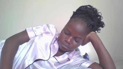Snapshot of ebony_tasha chatting on 05-16-26, 05:15 tasha online show from 05-16-26, 05:15