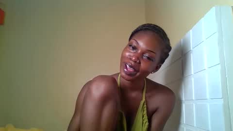 Snapshot of ebonytanqueen chatting on 03-20-26, 01:21 ebonytanqueen online show from 03-20-26, 01:21