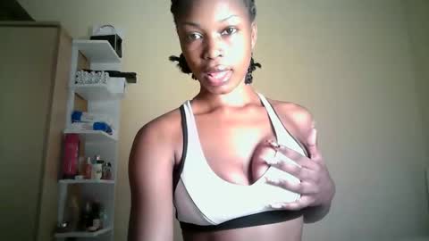 Snapshot of ebonytanqueen chatting on 04-28-26, 10:04 ebonytanqueen online show from 04-28-26, 10:04