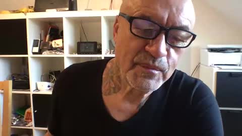 Snapshot of eddelmar chatting on 03-11-25, 07:37 eddelmar online show from 03-11-25, 07:37