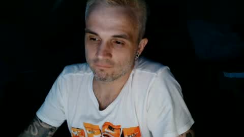 Snapshot of eddy2293 chatting on 08-04-26, 02:37 Hey222 online show from 08-04-26, 02:37