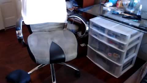 Snapshot of edginginedmonton chatting on 10-14-25, 08:53 edginginedmonton online show from 10-14-25, 08:53