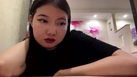 Snapshot of edinabluett chatting on 02-16-26, 08:05 Eri online show from 02-16-26, 08:05