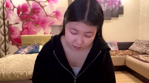 Snapshot of edinabluett chatting on 03-16-26, 06:34 Eri online show from 03-16-26, 06:34