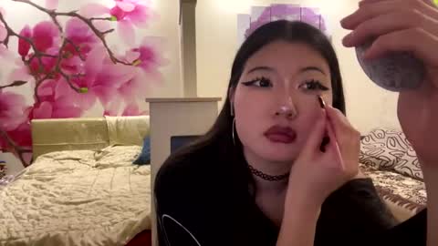 Snapshot of edinabluett chatting on 05-20-26, 06:25 Eri online show from 05-20-26, 06:25