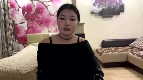 Snapshot of edinabluett chatting on 05-22-26, 06:24 Eri online show from 05-22-26, 06:24