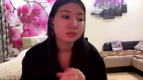 Snapshot of edinabluett chatting on 05-30-26, 06:16 Eri online show from 05-30-26, 06:16