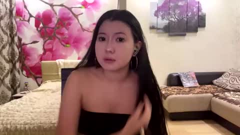 Snapshot of edinabluett chatting on 06-15-26, 06:32 Eri online show from 06-15-26, 06:32