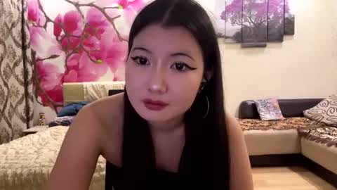 Snapshot of edinabluett chatting on 06-16-26, 07:05 Eri online show from 06-16-26, 07:05