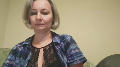 Snapshot of edithmanning chatting on 12-10-24, 04:17 edithmanning online show from 12-10-24, 04:17