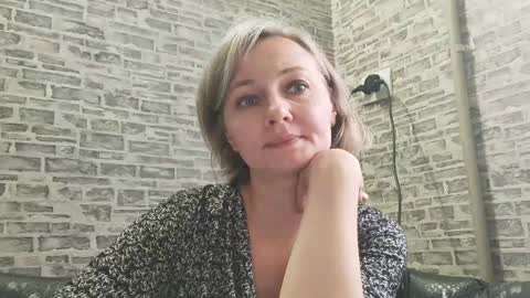 Snapshot of edithmanning chatting on 12-13-24, 10:19 edithmanning online show from 12-13-24, 10:19