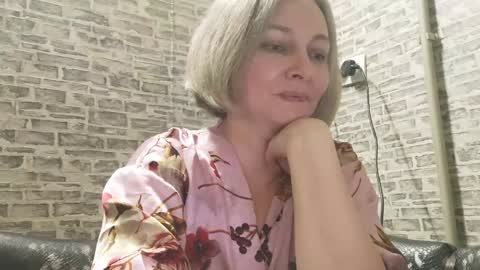 Snapshot of edithmanning chatting on 12-16-24, 05:33 edithmanning online show from 12-16-24, 05:33