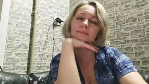 Snapshot of edithmanning chatting on 12-20-24, 05:51 edithmanning online show from 12-20-24, 05:51