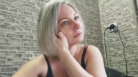 Snapshot of edithmanning chatting on 01-05-25, 09:05 edithmanning online show from 01-05-25, 09:05