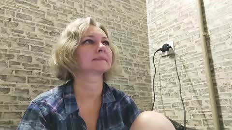 Snapshot of edithmanning chatting on 01-14-25, 06:02 edithmanning online show from 01-14-25, 06:02