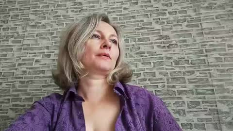 Snapshot of edithmanning chatting on 09-29-25, 06:29 edithmanning online show from 09-29-25, 06:29