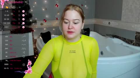 Snapshot of ednaadamse chatting on 12-23-25, 01:36 ednaadamse online show from 12-23-25, 01:36