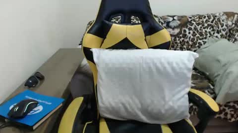 eduardobrain7 online show from 10-19-25, 04:46