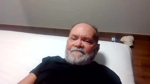 Snapshot of edwalters chatting on 05-18-26, 12:29 Eddie online show from 05-18-26, 12:29