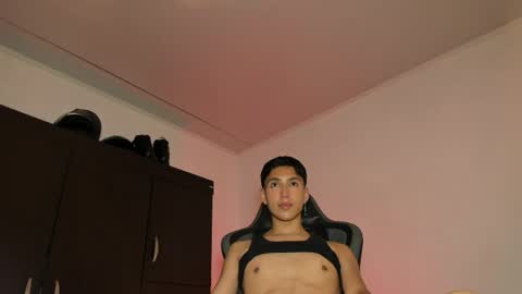 Snapshot of edward____876772 chatting on 04-11-26, 01:54 edward online show from 04-11-26, 01:54