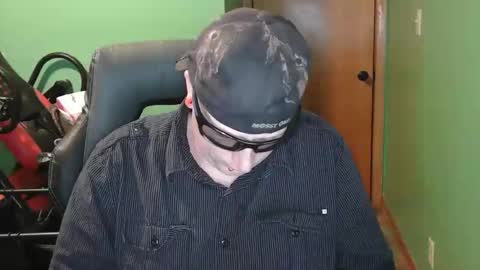 edwardaims_2please online show from 04-28-26, 02:27