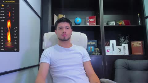 Snapshot of edwardross_ chatting on 01-13-25, 08:37 Edward Ross online show from 01-13-25, 08:37