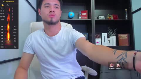 Snapshot of edwardross_ chatting on 01-14-25, 02:50 Edward Ross online show from 01-14-25, 02:50