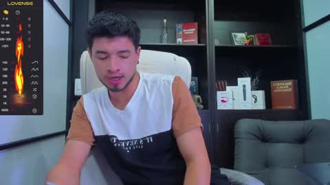 Snapshot of edwardross_ chatting on 01-16-25, 01:27 Edward Ross online show from 01-16-25, 01:27