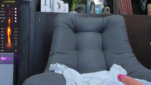 Snapshot of edwardross_ chatting on 01-17-25, 02:39 Edward Ross online show from 01-17-25, 02:39