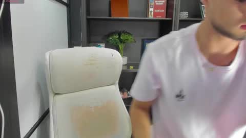 Snapshot of edwardross_ chatting on 02-09-25, 07:30 Edward Ross online show from 02-09-25, 07:30