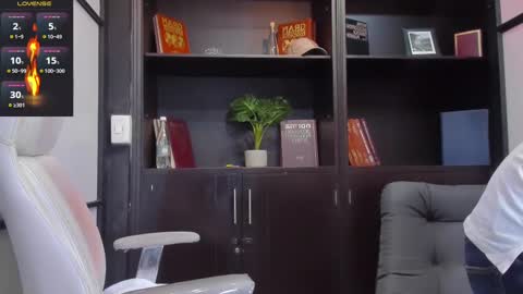 Snapshot of edwardross_ chatting on 03-04-25, 09:00 Edward Ross online show from 03-04-25, 09:00